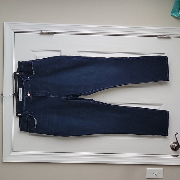 Signature By Levi Strauss Mid Rise Slim Jeans - Picture 1 of 14
